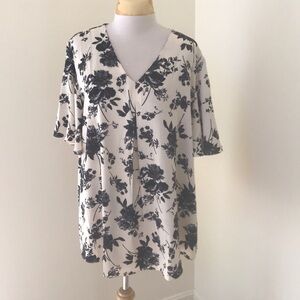 New! Anyally 2XL floral v neck blouse.